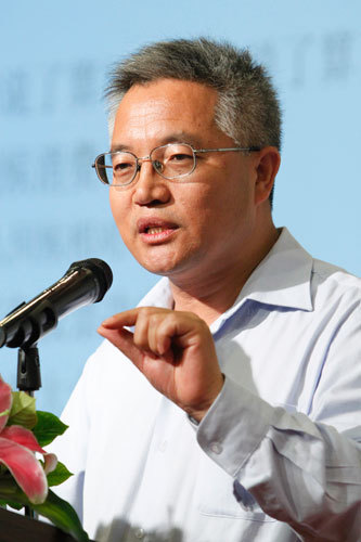 张维迎