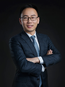何平 何平
