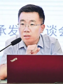 王学斌