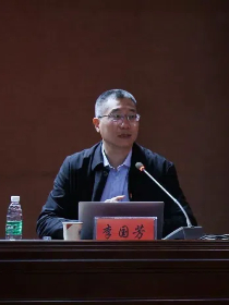 李国芳