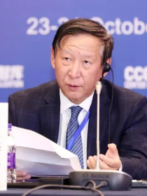 于洪君