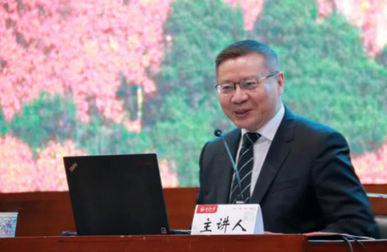 张维为：《中国为什么不搞多党竞争》