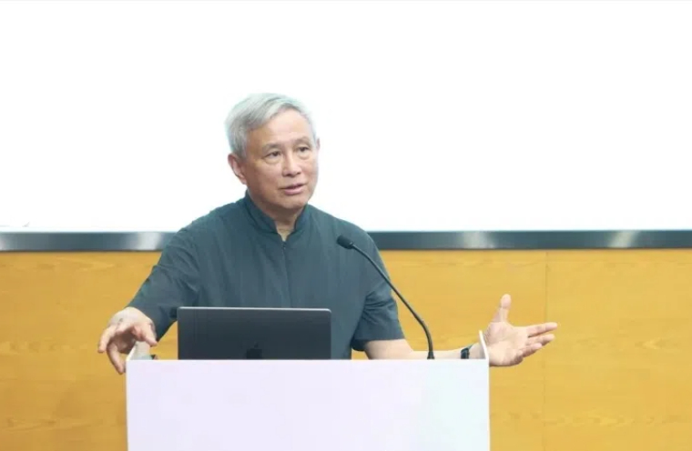 周其仁：《中国企业竞争的避卷之道》