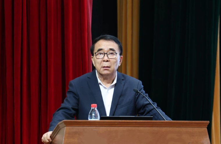 白春礼：《大力培育及发展未来新型产业》