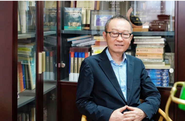 张军：《应对关税冲击，要形成支持内循环的总需求》