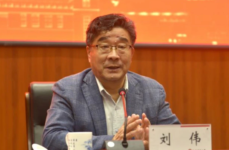 刘伟：《当前中国宏观经济态势和宏观政策取向》