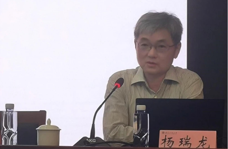 杨瑞龙：《大力提高宏观经济政策的效率》