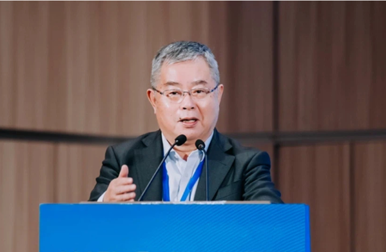 李扬：《注重数智化浪潮中重塑金融风险治理》