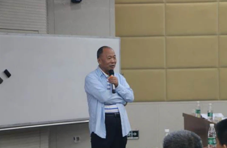 范剑平：《我国经济社会发展的新特点、新趋势、新动力》