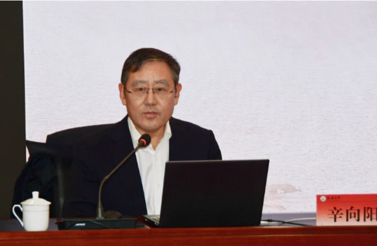 辛向阳：《深刻认识及把握改革和发展中的重大关系》