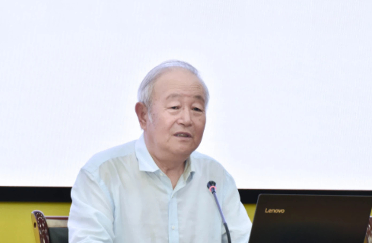 戴焰军：《领悟及贯彻新时代党的建设指导思想》