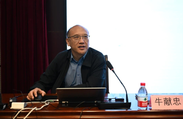 牛献忠：《悟深、悟透现代化与人的两个重要论断》