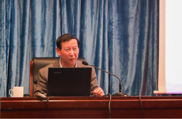 于洪君：《世界经济格局之变与中国外交战略的应对》