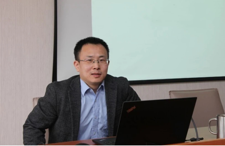 张友国：《抓住规律、重点，积极稳妥推进碳达峰碳中和》