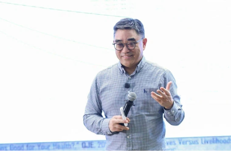 刘国恩：《经济发展转型与医疗体制改革》