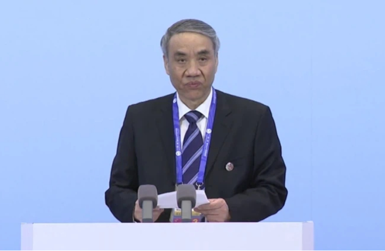 辜胜阻：《配套改革是城镇化发展关键》