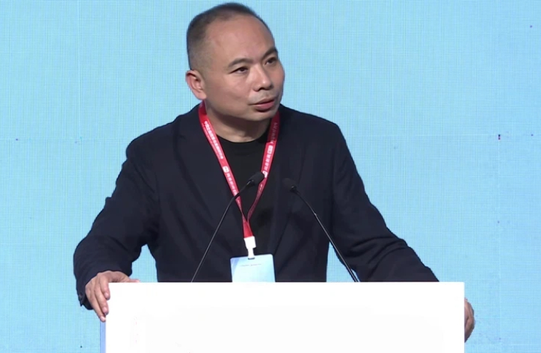 刘煜辉：《中国经济在挑战中砥砺前行》