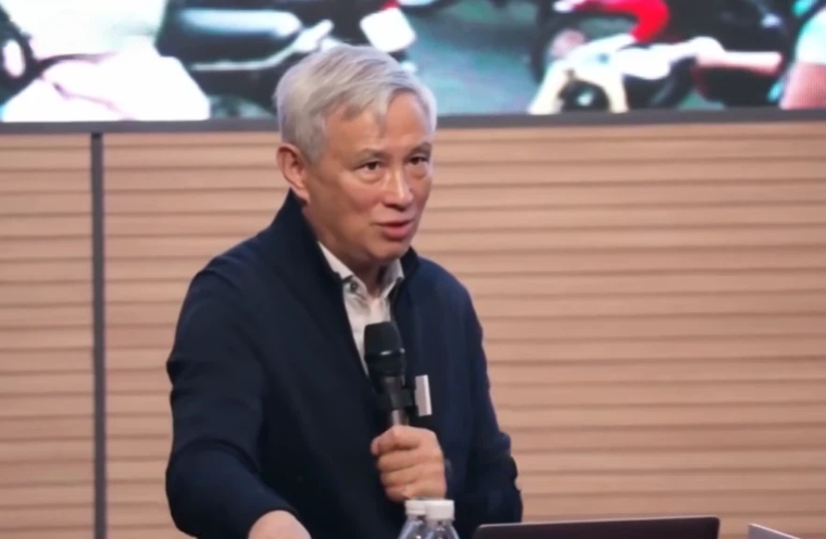 周其仁：《中国经济的突围要靠体制改革及创新》