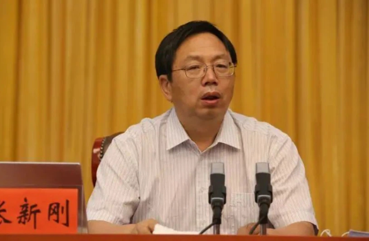 张新刚：《依靠组织力量，加强基层建设》