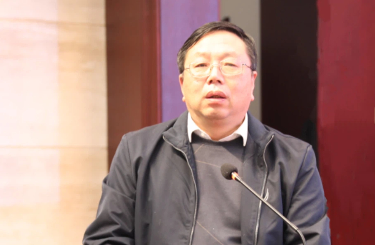 张新刚：《狠抓基层党组织建设》