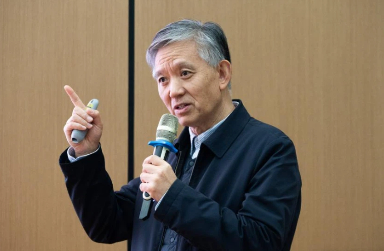 陈维江：《智能电网助力新能源发展》