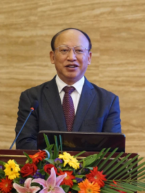 何华武 何华武
