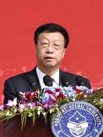 刘益春 刘益春